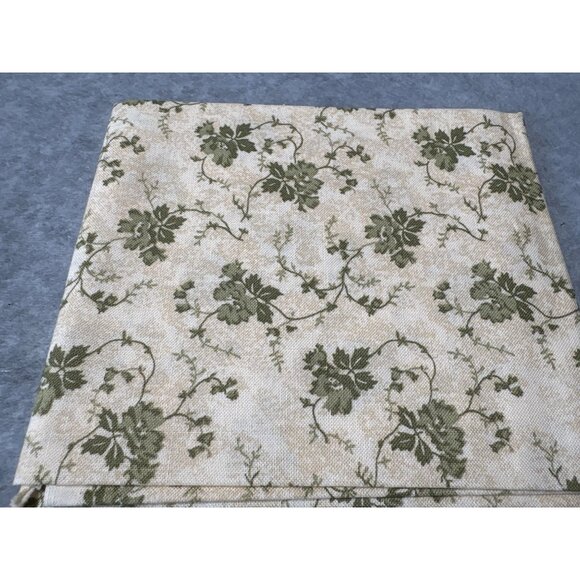Green Floral Cotton Fat Quarter 18x22 Fabric For Quilting Crafts - Picture 1 of 4